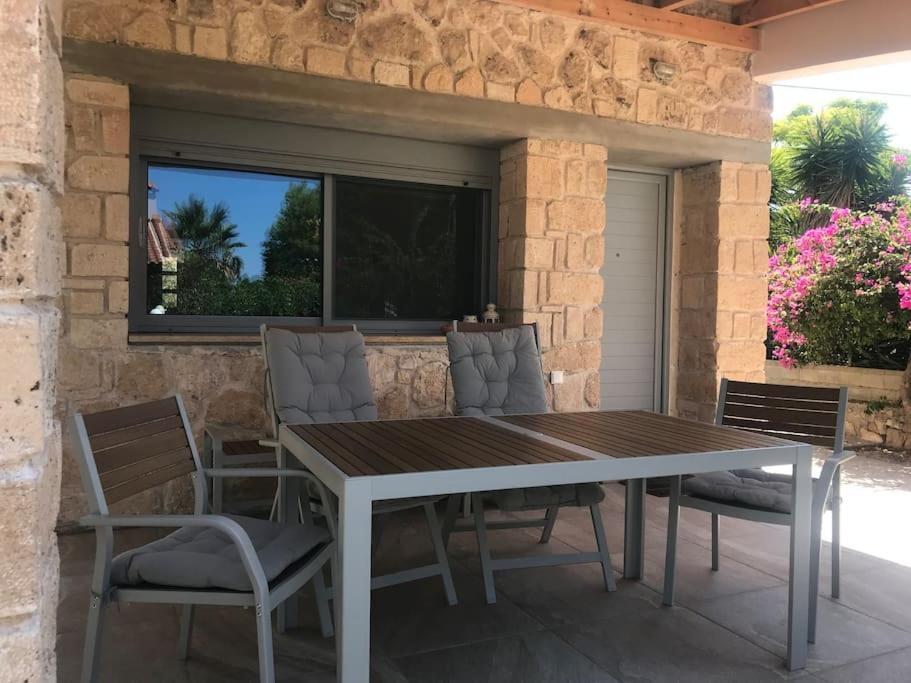 Πέτρινη Κατοικία Στην Αίγινα - Stone House In Aigina Khloi Exteriör bild